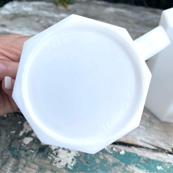 Vintage Arcopal France Octagonal White Milk Glass Mugs Set of 4 - Picture 5 of 8